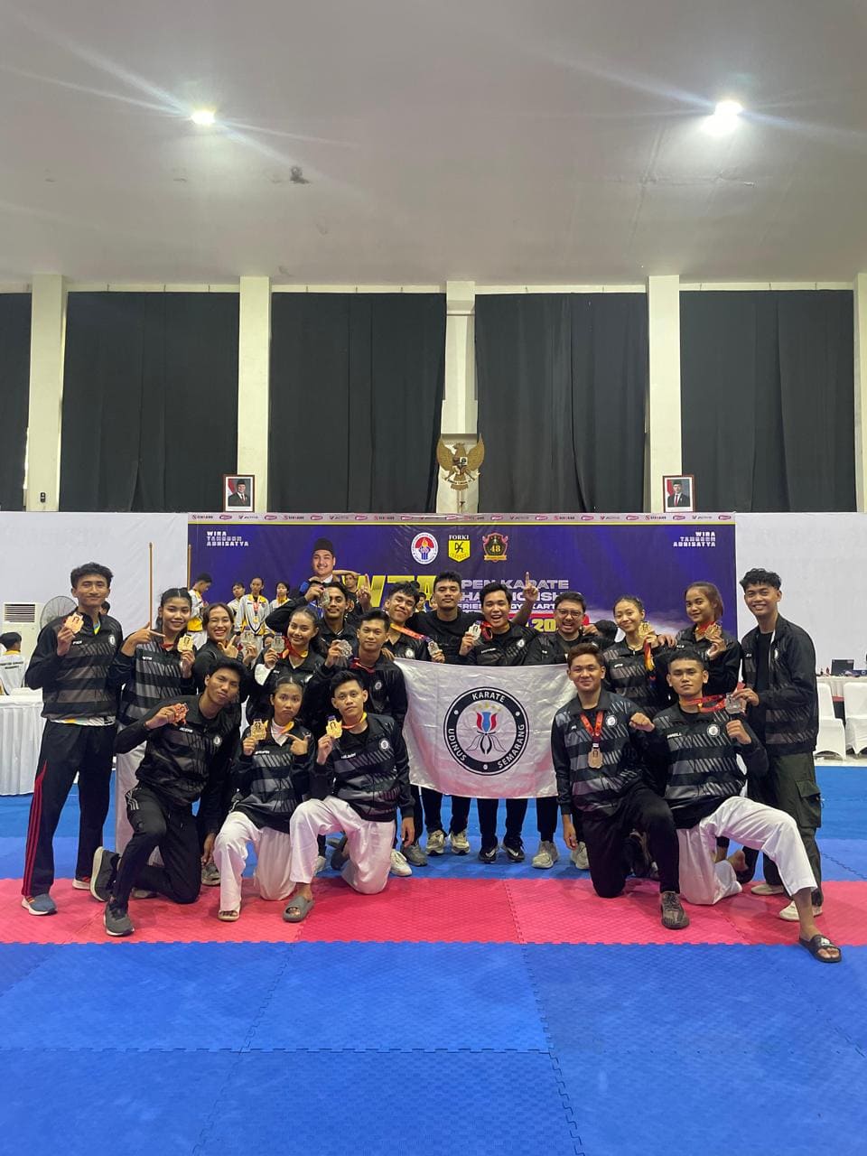 Foto bersama setelah pertandingan